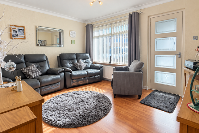 28, Roxburgh Place, Stenhousemuir photo 3