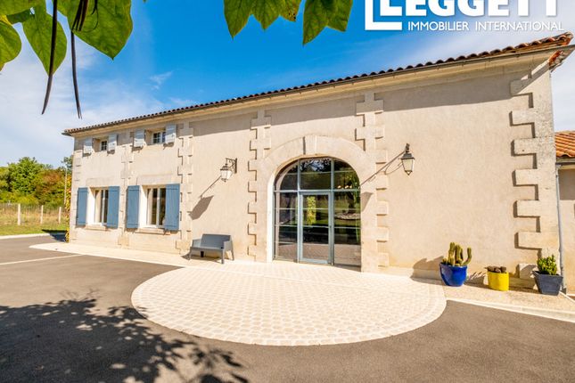 Thumbnail Villa for sale in 11 Rue Du Chateau, Édon, Charente, Nouvelle-Aquitaine