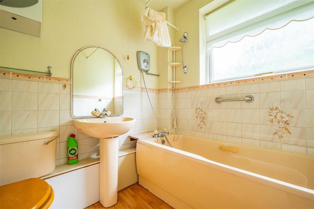 63, Hawkshead Avenue, Chorley photo 4