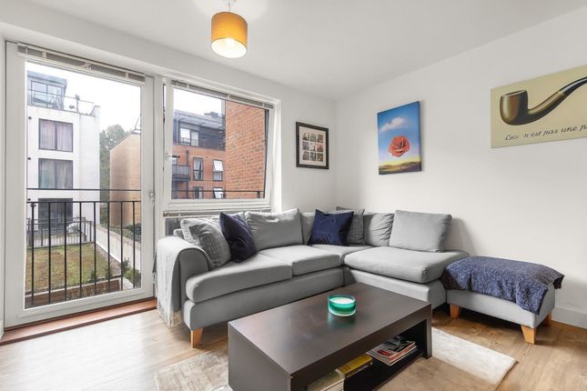 Carney Place, London photo 3