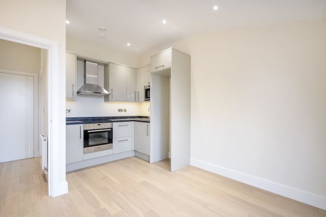 Thumbnail Flat to rent in Sundial Court, Barnsbury Lane, Tolworth