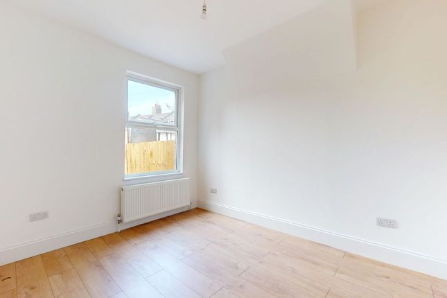 17, Kingston Road, Edmonton photo 3