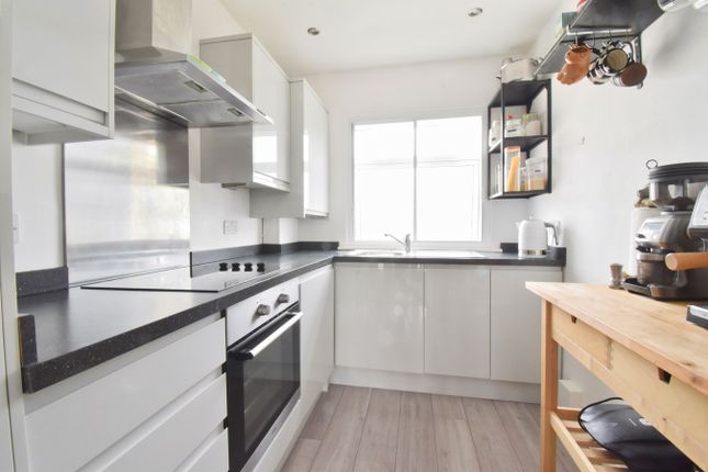 11 The Leys, Esher Road, Walton-on-Thames photo 4