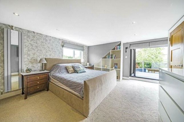 Kavana,, Ferry Avenue, Surrey photo 4