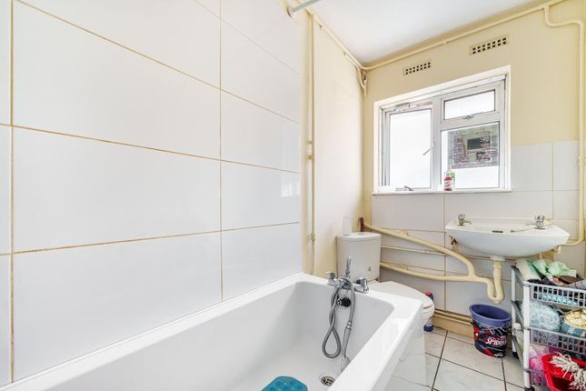 Flat for sale in Hornsey, London
