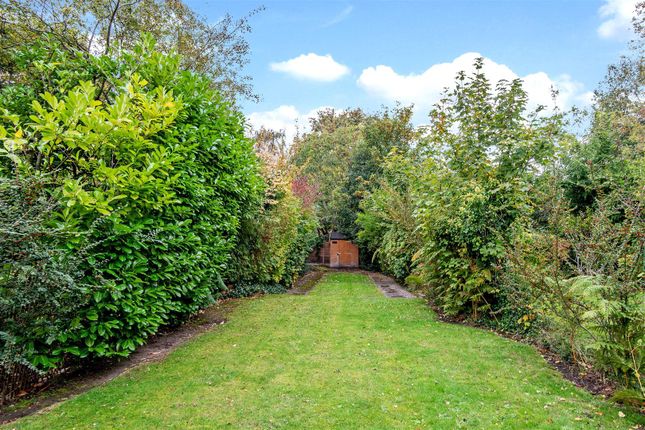 15, Midholm, London photo 2