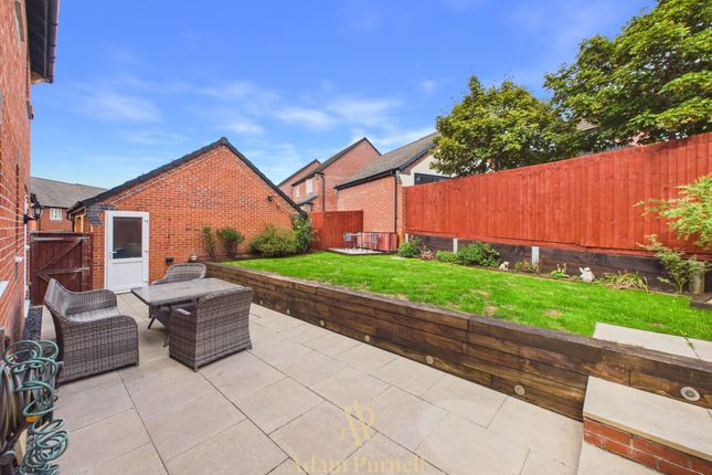 33 Cardinal Drive, Hinckley photo 4