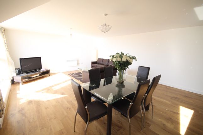 Flat for sale in Park Lodge Avenue, West Drayton