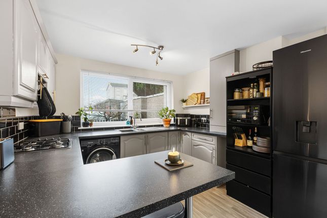 19 Ettrick Terrace, Johnstone photo 4