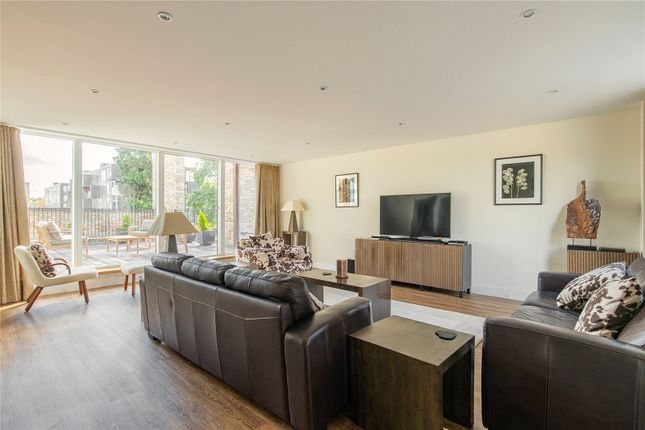 8, Aberdeen Square, Cambridgeshire photo 4