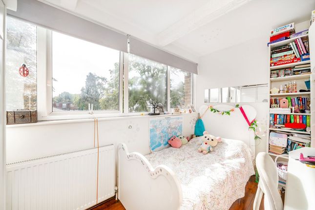 2, Moreton Avenue, Isleworth photo 4