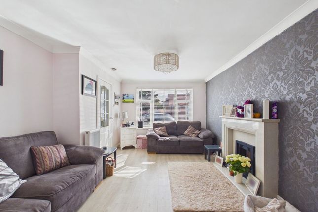 2, Heather Drive, Whitby photo 2