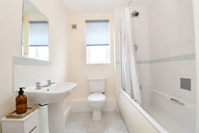 39 Porterfield Drive, Manchester photo 3