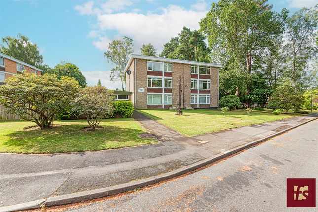 Flat for sale in Wulwyn Court, Linkway, Edgcumbe Park, Crowthorne