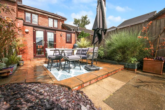 87 Hulton Close, Southampton photo 4