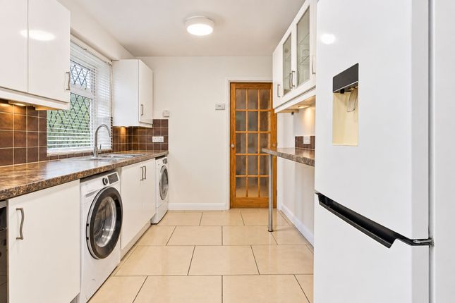 77 Foxearth Road, South Croydon photo 4