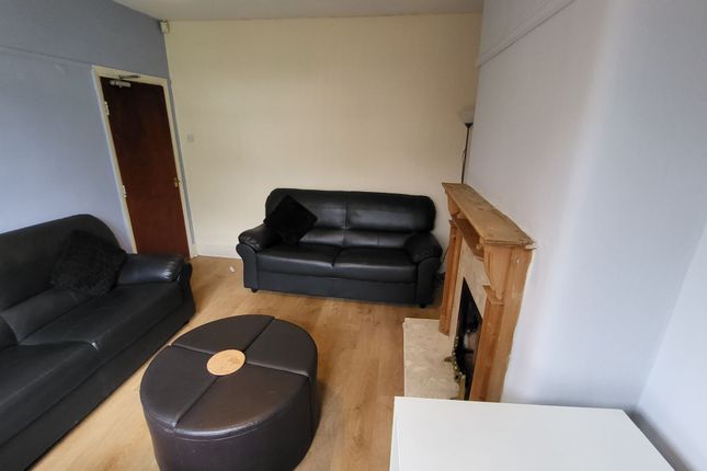 40 Lees Hall Crescent, Manchester photo 3