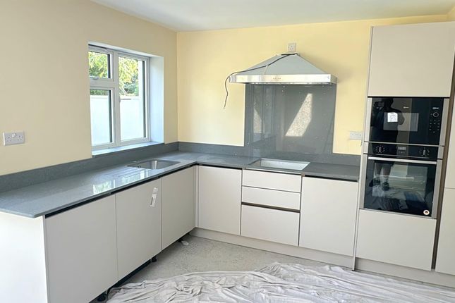 135, Uxendon Hill, Wembley photo 3