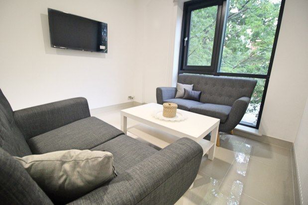 Thumbnail Flat to rent in Clarendon Road, Leeds