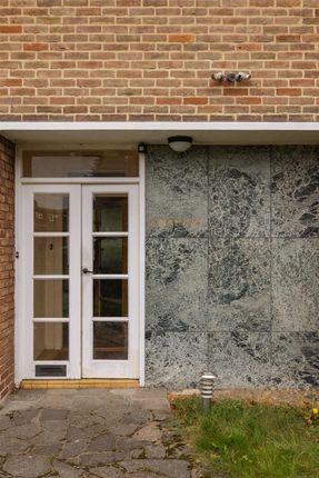 The Warren Drive, E11