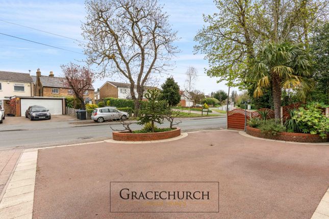 Twin Trees, Middle Street, Nazeing photo 2
