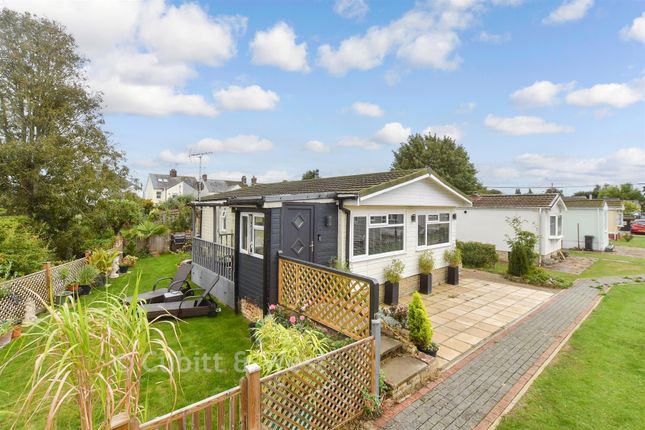 3-bed caravan on Penarth Gardens, Thornlea Court, Littlehampton, £210,000