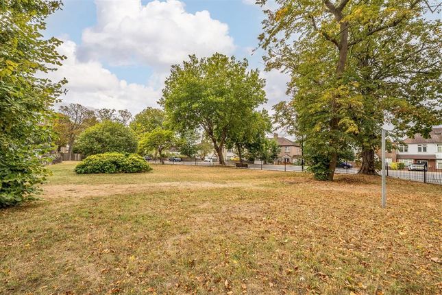 28, Sandstone Road, London photo 4