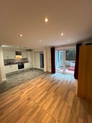 22a Mutrix Road, London photo 4