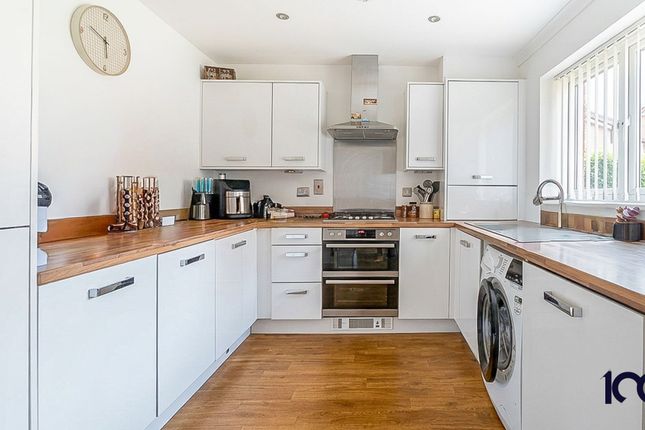 7 Ayron Road, South Ockendon photo 2