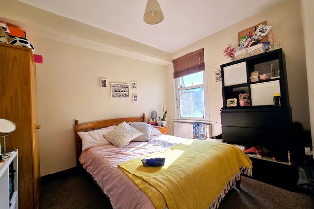 29, Hereward Road, London photo 3