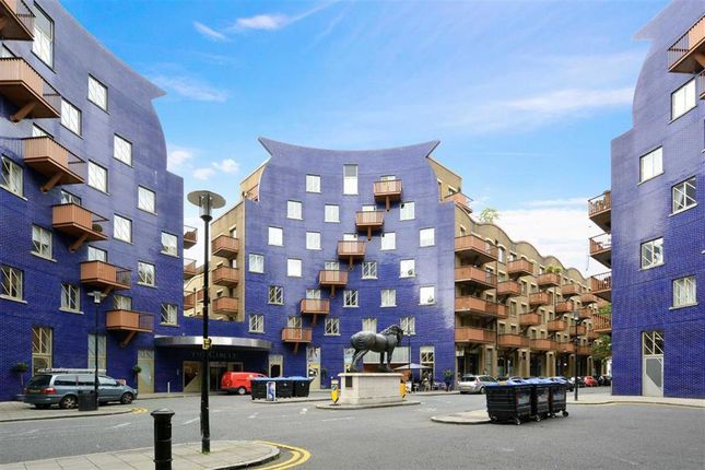 Thumbnail Flat to rent in Queen Elizabeth Street, London