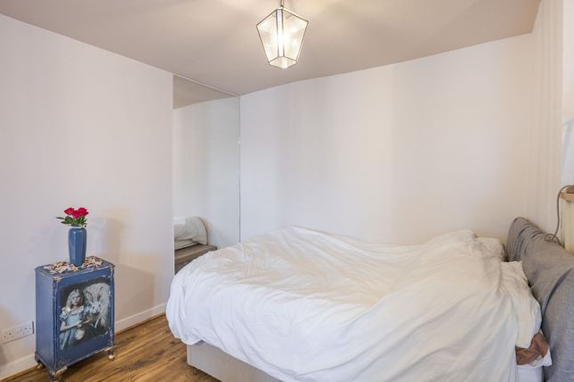 Flat 10, 4 Orsett Terrace, London photo 3
