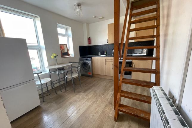 Thumbnail Flat to rent in 40B Broxholme Lane, Doncaster, South Yorkshire