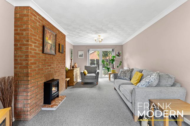 6 Monks Grove, Peterborough photo 4