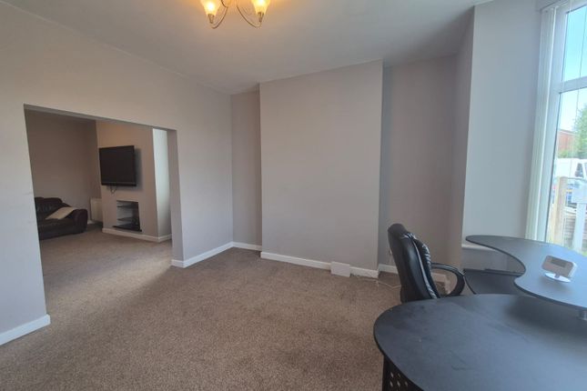 DUKINFIELD photo 3