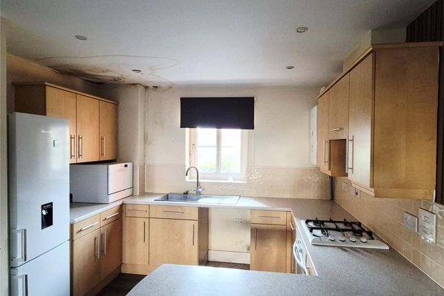 Flat 3, 29, Ray Mercer Way, Worcestershire photo 3