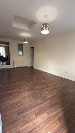75 Flamstead End Road, Cheshunt Waltham Cross, Hertfordshire photo 2
