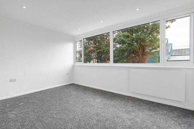 3, Harcourt Close, Surrey photo 4