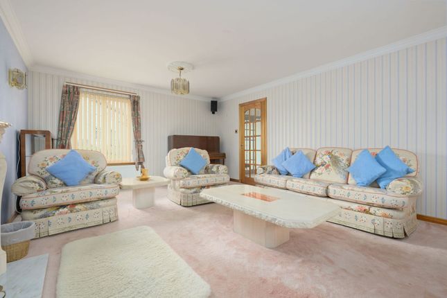 14 The Heathery, Dunfermline photo 4