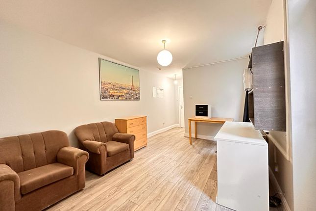 Thumbnail Shared accommodation to rent in Pennard Road, London