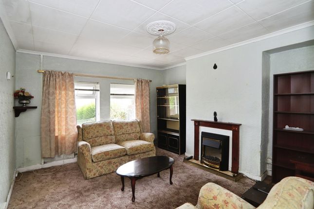 44, First Avenue, CAERPHILLY photo 3