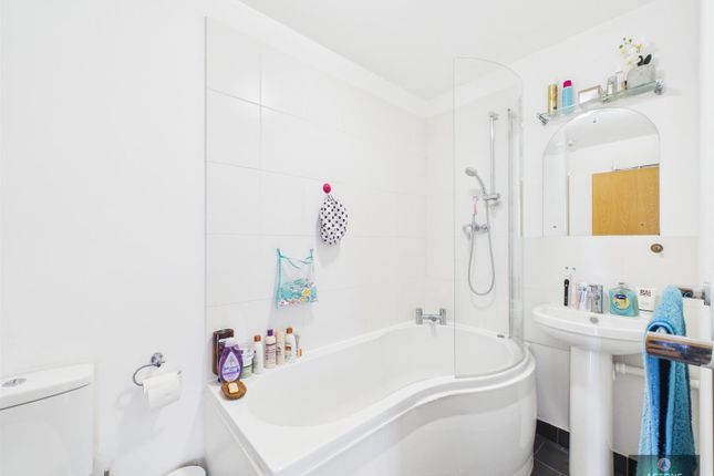 511, First Choice House, London Road, Lowfield Heath photo 4