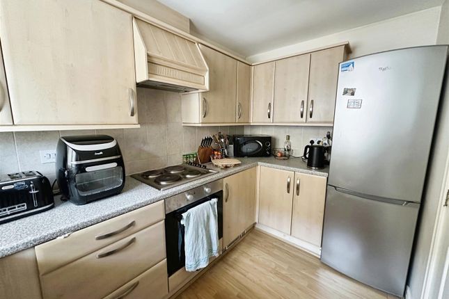 Flat for sale in Chandlers Court, Hull