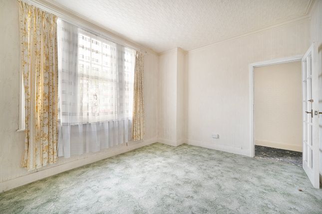 25, Clarendon Road, London photo 3