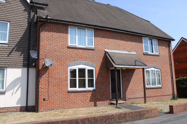 Flat to rent in St. Thomas Court, Thatcham