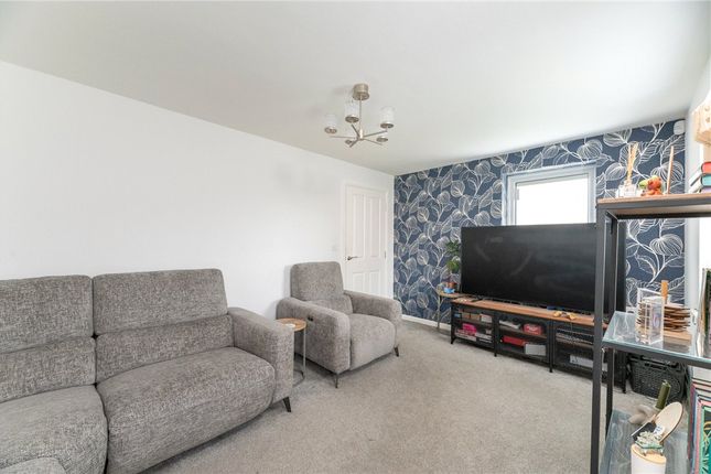 2, Perry Way, Leeds photo 4