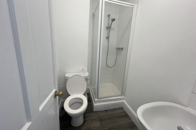 76 , La Rose Lane, London photo 5