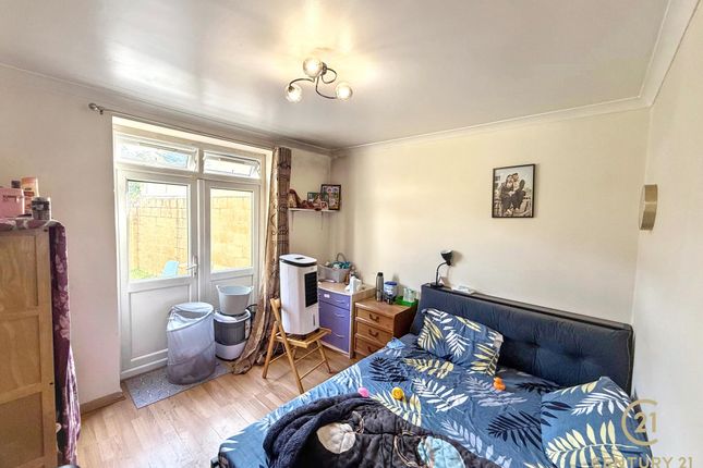 15, Norman Crescent, HOUNSLOW photo 3
