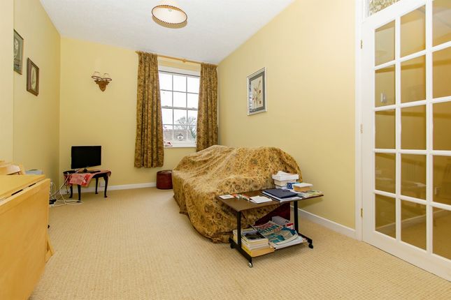 Flat 3, Glovers Court, Glovers Close, SHERBORNE photo 3