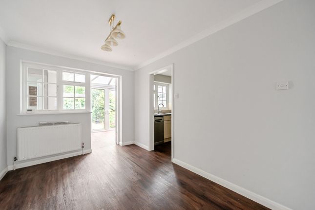 7, Cheniston Close, West Byfleet photo 4